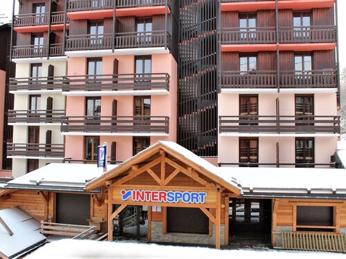 Ski-In/Ski-Out Studio Cabin for 6 with South Balcony in Risoul 1850