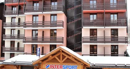 Ski-In/Ski-Out Studio Cabin for 6 with South Balcony in Risoul 1850