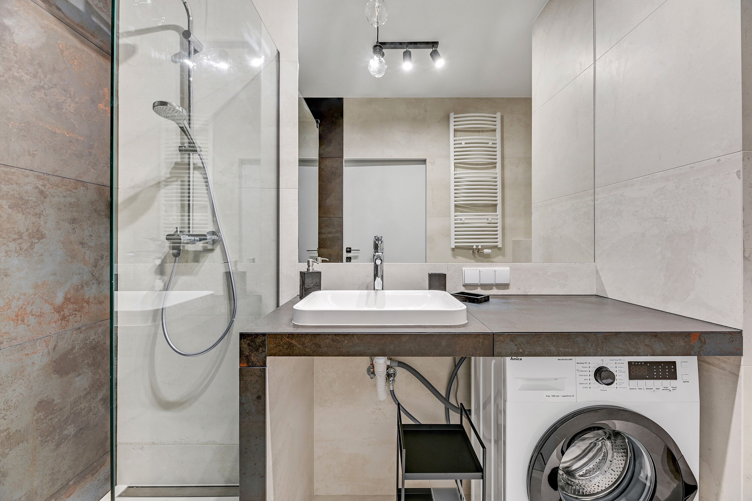 Executive-Apartment | Badezimmer | Dusche, Haartrockner, Handtücher