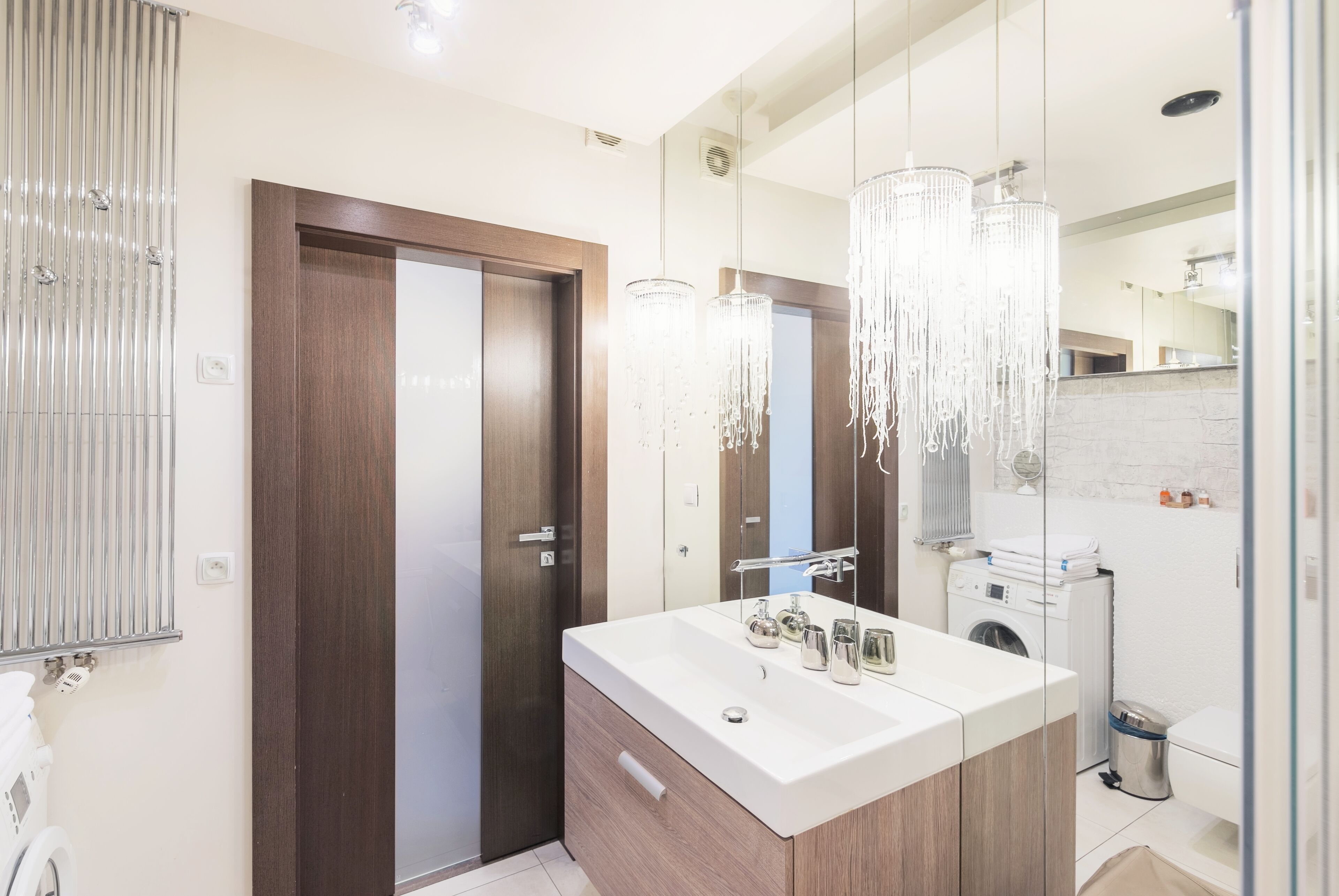 Deluxe Apartment | Bathroom | Shower, hair dryer, towels