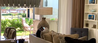 Lakeside condo with beach access