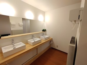 Shared bathroom - KEIMICHI GUEST HOUSE - Hostel (Hakuba)