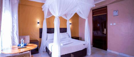 Executive-huone, 1 suuri parisänky | Yksilöllisesti kalustettu, ilmainen Wi-Fi, vuodevaatteet