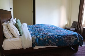 Quarto casal luxo | Wi-Fi de cortesia, roupa de cama