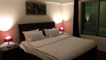 Quarto casal luxo | Wi-Fi de cortesia, roupa de cama