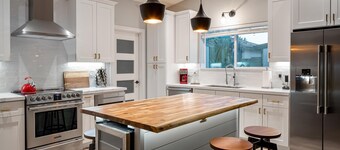 Casa Evergreen: Outdoor Grille, Patio w/ Putt!
