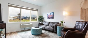 Modern Urban Flat - Walking distance to Downtown Missoula and St. Pats Hospital
