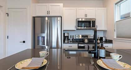 Chic Modern Flat - Walking Distance to Downtown Missoula!
