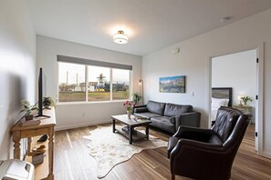 Smart TV - Chic Modern Flat - Walking Distance to Downtown Missoula! (Missoula)
