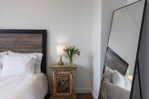 1 bedroom, travel cot, free WiFi, bed sheets - Chic Modern Flat - Walking Distance to Downtown Missoula! (Missoula)