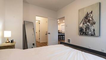 1 bedroom, travel crib, free WiFi, bed sheets