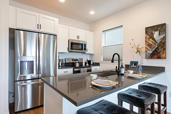 Fridge, microwave, oven, stovetop - Chic Modern Flat - Walking Distance to Downtown Missoula! (Missoula)