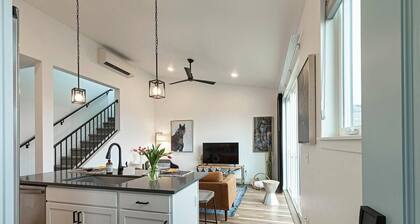 Modern upper level 2 Story Loft - Walk to Downtown Missoula