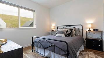 2 bedrooms, desk, travel crib, free WiFi