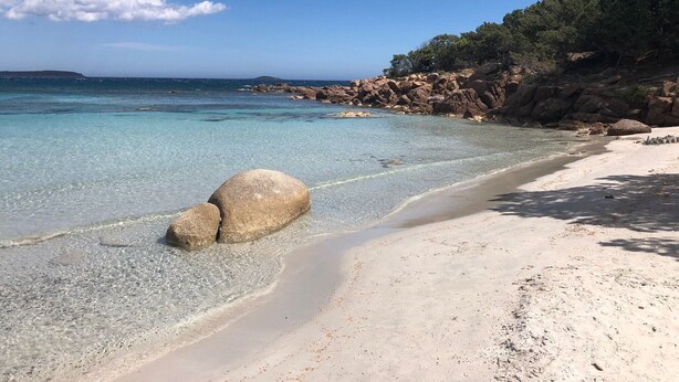 A beach with clear water, large rocks, and a rocky cliff with trees. - Magnificent sea view villa 500m from the beach and 10min from Porto-Vecchio (Porto-Vecchio)