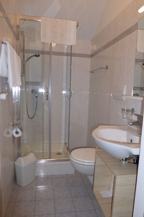 Shower, hair dryer, towels, soap - Hike, cycle and enjoy, Kaltern am See (Kaltern)