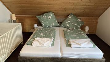 Apartemen, 2 Tempat Tidur Queen | 2 kamar tidur, setrika/meja setrika, tempat tidur bayi, dan Wi-Fi gratis