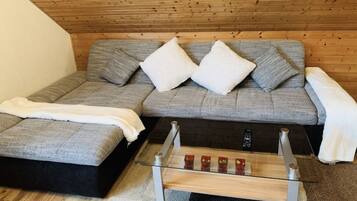 Apartemen, 2 Tempat Tidur Queen | 2 kamar tidur, setrika/meja setrika, tempat tidur bayi, dan Wi-Fi gratis