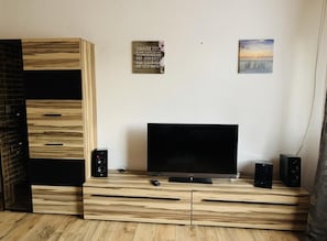 Apartment, 2 Queen Beds | Living room | 30-inch TV with digital channels, fireplace