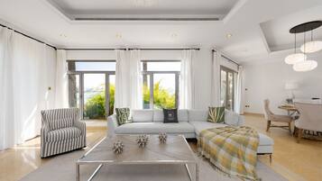 Luxury Villa, 5 Bedrooms, Non Smoking, Sea View | Living area