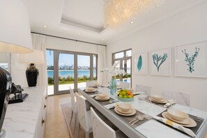 In-room dining - Maison Privee - Frond Villa K (Dubai)