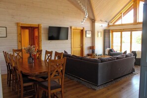 Interior - Cuddfan Lodge on a Beautiful Lake (Newport)