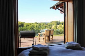 Interior - Cuddfan Lodge on a Beautiful Lake (Newport)