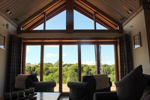 Interior - Cuddfan Lodge on a Beautiful Lake (Newport)