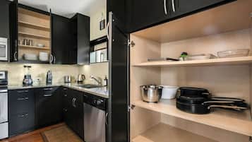 Fridge, microwave, oven, dishwasher