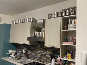 Frigorifero, forno, piano cottura, lavastoviglie