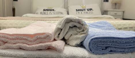 1 chambre, fer et planche à repasser, Wi-Fi gratuit, draps fournis