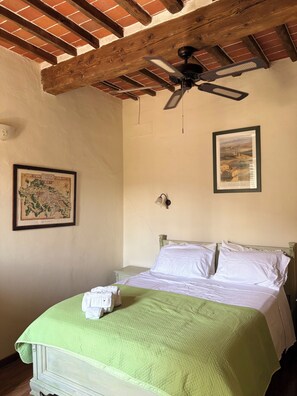 4 Schlafzimmer, Schreibtisch, Bügeleisen/Bügelbrett, kostenloses WLAN