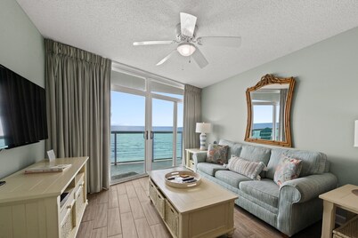 Splendid oceanfront retreat in a family resort + Free Attraction Tickets!