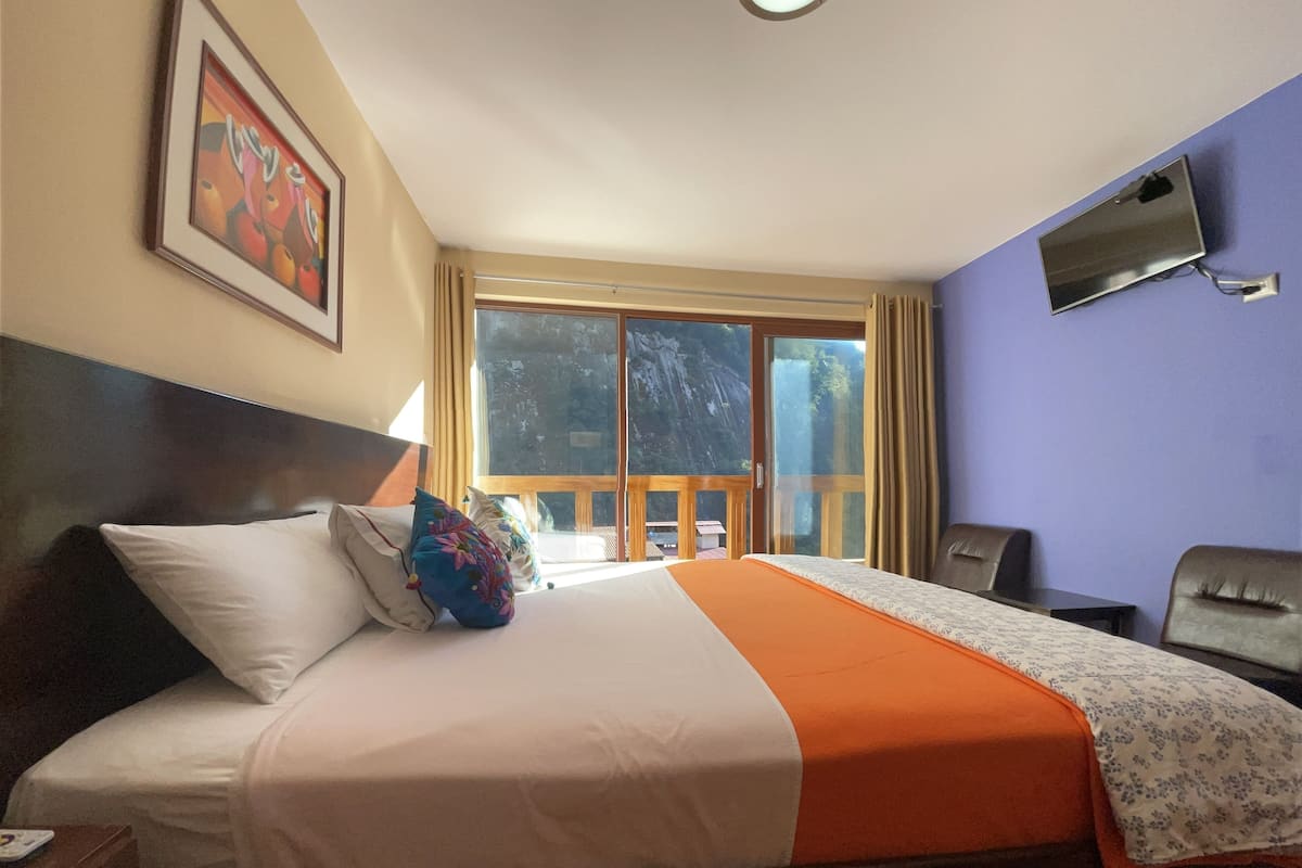 Panoramic Double Room | Egyptian cotton sheets, premium bedding, down duvets, desk