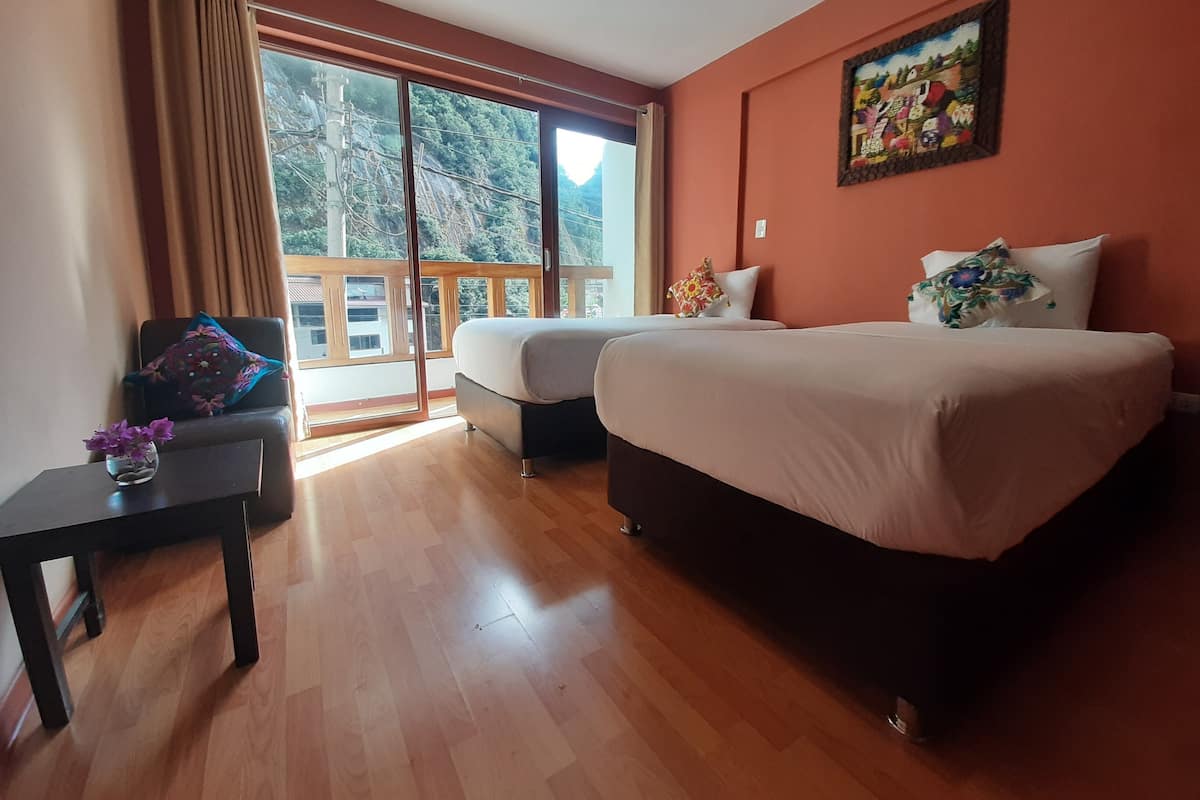 Panoramic Twin Room | Egyptian cotton sheets, premium bedding, down duvets, desk