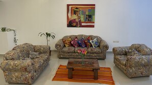 Lobby sitting area - Usgar Machupicchu Boutique (Machu Picchu)