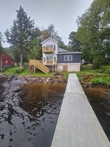 Lakefront home with amazing sunsets, fall foliage!  