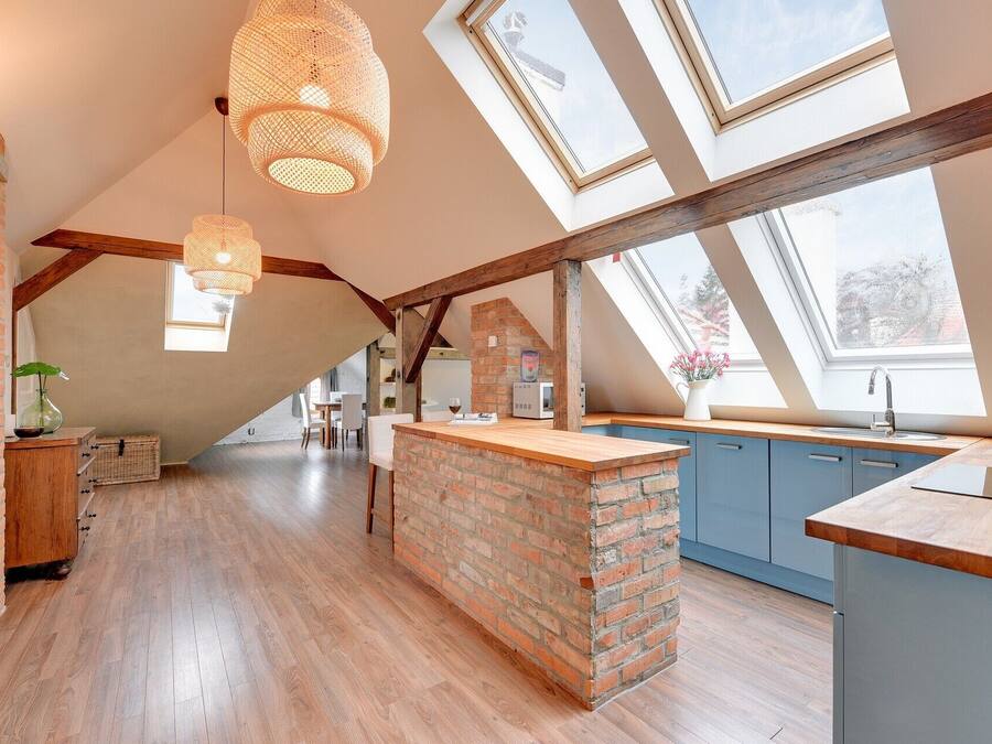 Deluxe Apartment | Private kitchen | Microwave, oven, stovetop, dishwasher