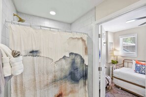 1 chambre, fer et planche à repasser, lit parapluie, Wi-Fi
