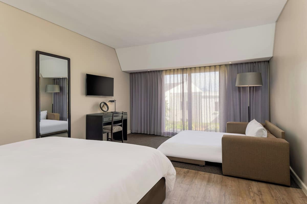 Classic Room, 1 King Bed with Sofa bed | Premium bedding, in-room safe, desk, laptop workspace