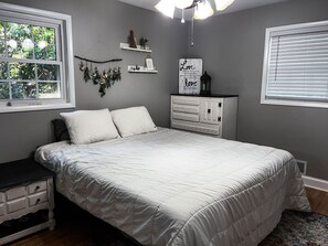 3 bedrooms, free WiFi, bed sheets