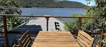 Cosy Cottage Above the Hawkesbury w/ Jetty