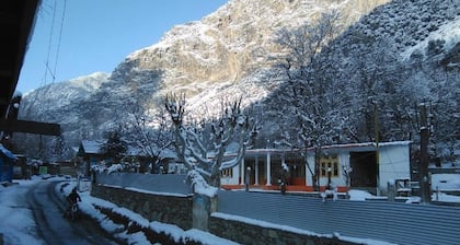 Benazir Hotel Kalash