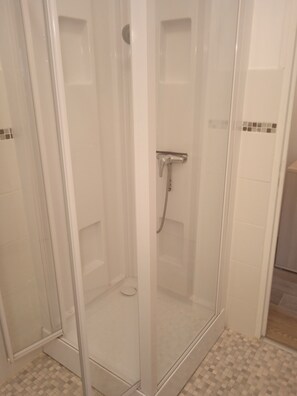 Douche, sèche-cheveux