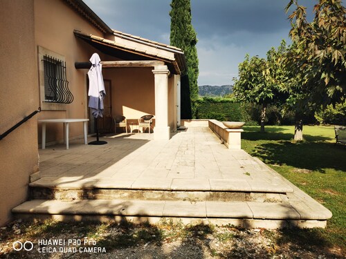 At the gateway to the Luberon Regional Nature Park Classified tourist accommodation ★★★