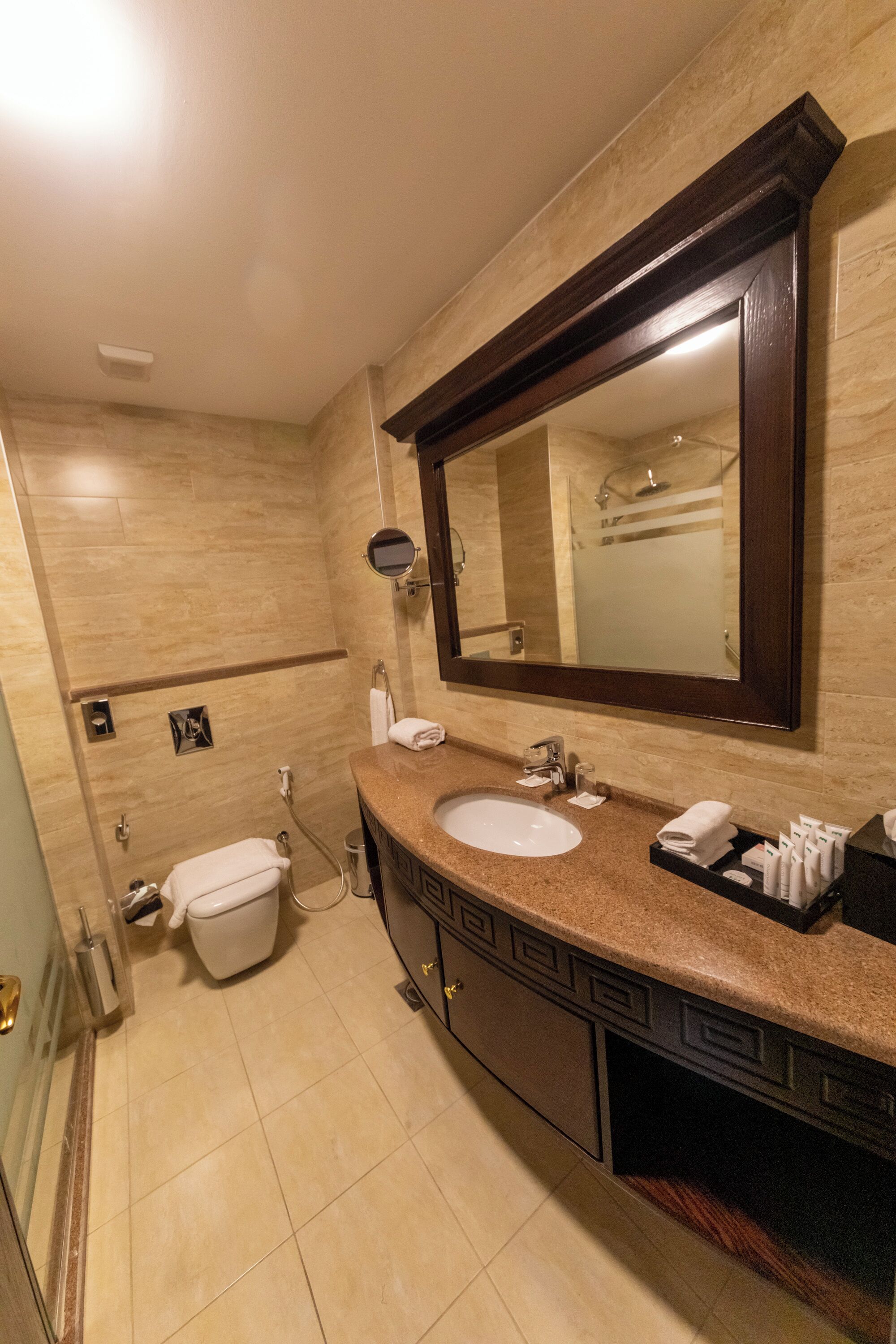 Deluxe Double Room, 1 King Bed | Bathroom | Rainfall showerhead, eco-friendly toiletries, hair dryer, towels