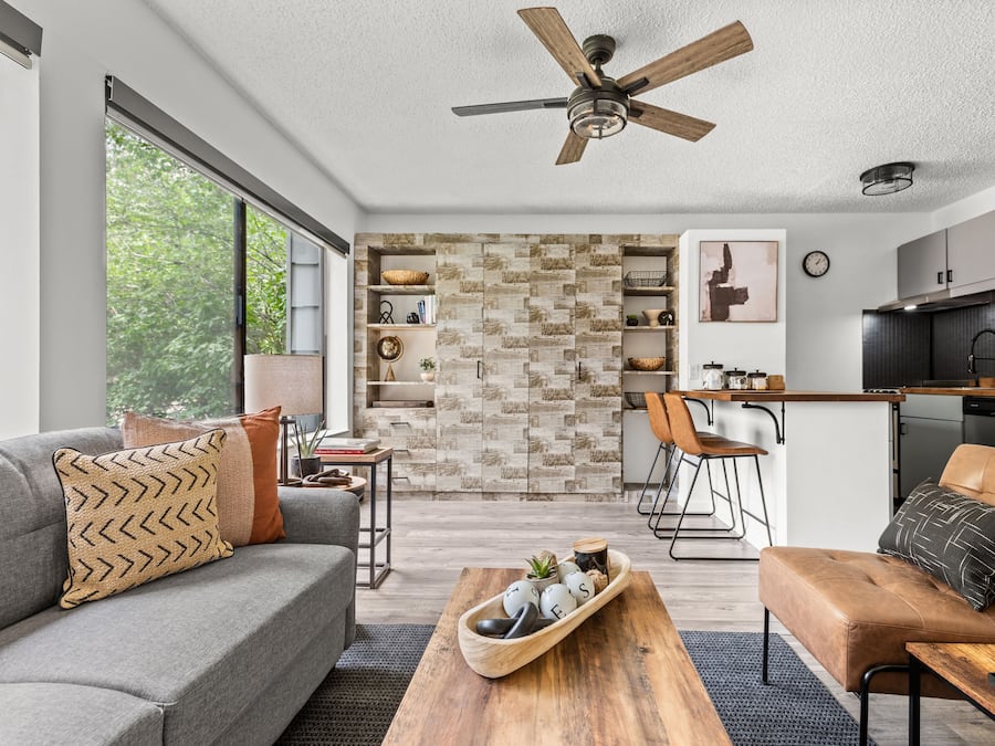Studio | Living area | 32-inch TV with cable channels, Netflix, streaming services
