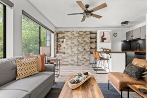 Studio | Vardagsrum | 32-tums tv med kabelkanaler, Netflix och streamingtjänster