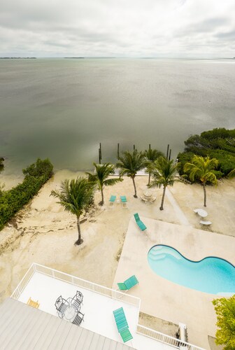 Old Florida Style, Dockage, Swimming Pool (shared), just 20 miles from Key West