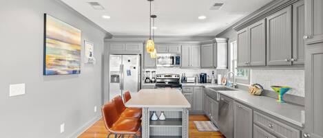 Refrigerador, microondas, horno, placa de cocina